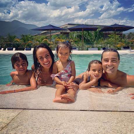 Ricardo Pereira, Francisca e os três filhos do casal: ator conta ao Terra como lida com a criação dos filhos na quarentena Ricardo Pereira, Francisca e os três filhos do casal: ator conta ao Terra como lida com a criação dos filhos na quarentena
