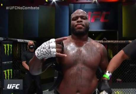 Lewis despachou Oleynik por nocaute técnico na luta principal (Foto: Reprodução Combate) Lewis despachou Oleynik por nocaute técnico na luta principal (Foto: Reprodução Combate)