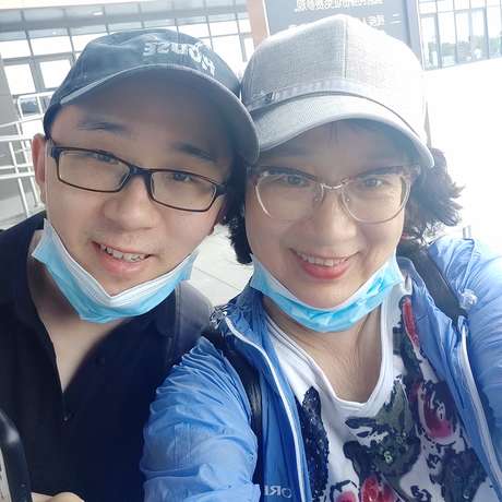 Li Jingzhi e seu filho Mao Yin (Jia Jia). Li Jingzhi e seu filho Mao Yin (Jia Jia).