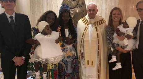 Papa Francisco batizou as pequenas Ervina e Porfina Papa Francisco batizou as pequenas Ervina e Porfina