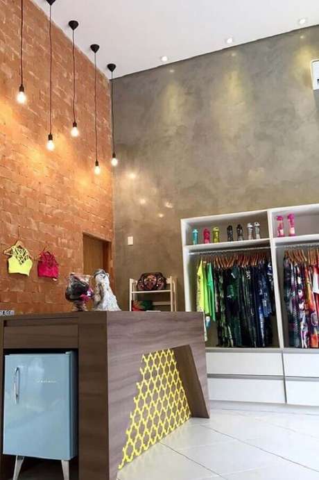 32- O espaço comercial utiliza a textura do marmorato na parede lateral do estabelecimento. Fonte: Pinterest 32- O espaço comercial utiliza a textura do marmorato na parede lateral do estabelecimento. Fonte: Pinterest