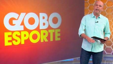 Alex Escobar fez uma paródia da música que viralizou na chegada de Domènec ao Flamengo (Foto: Reprodução / TV Globo) Alex Escobar fez uma paródia da música que viralizou na chegada de Domènec ao Flamengo (Foto: Reprodução / TV Globo)