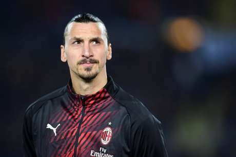 Ibrahimovic ainda não renovou com o Milan (Foto: MIGUEL MEDINA / AFP) Ibrahimovic ainda não renovou com o Milan (Foto: MIGUEL MEDINA / AFP)