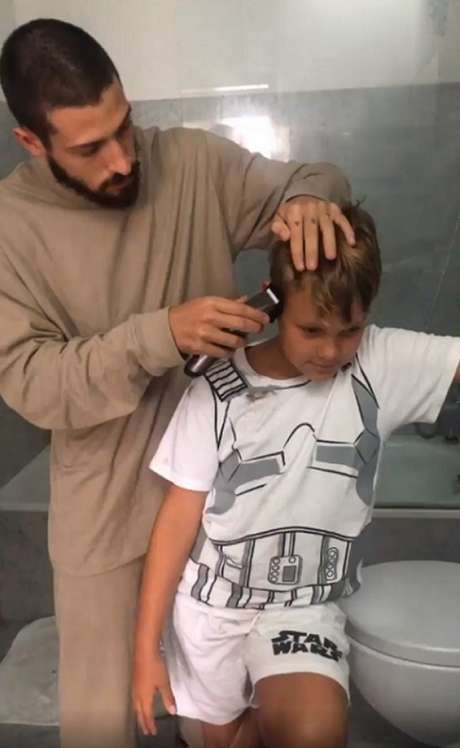 Davi Lucca, de 8 anos, teve cabelo cortado pelo padrasto (Foto: Reprodução /Instagram) Davi Lucca, de 8 anos, teve cabelo cortado pelo padrasto (Foto: Reprodução /Instagram)