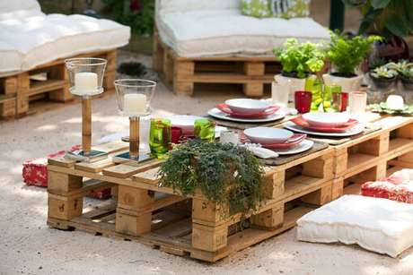 43. Mesa de pallet para jantar na praia – Via: Lorenci