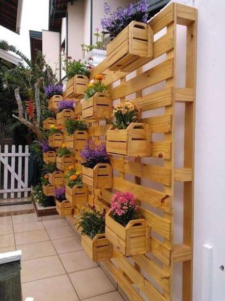 13. Painel de paletes para jardim vertical – Via: In Dizajn