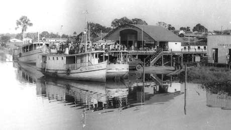 Trapiche municipal de Tomé-Açu. O único acesso à região era via barco