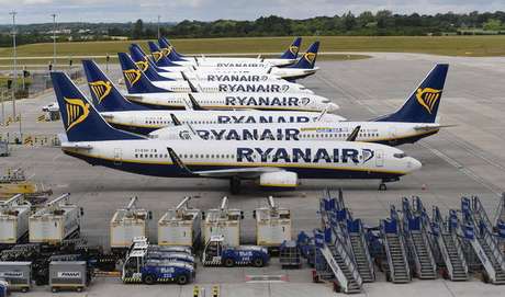 Aviões da Ryanair no Aeroporto de Stansted, no Reino Unido Aviões da Ryanair no Aeroporto de Stansted, no Reino Unido