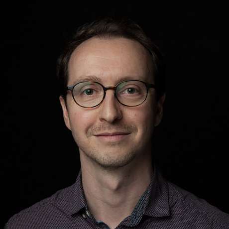 O diretor de Tell Me Why, Florent Guillaume O diretor de Tell Me Why, Florent Guillaume