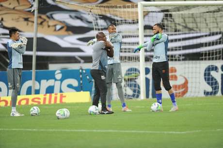 Goleiros do Santos foram elogiados por Cuca após a vitória (Foto:Samuel Andrade/Santos FC)