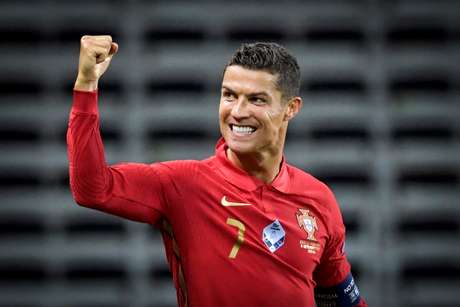 Cristiano Ronaldo Marca Centesimo Gol Por Portugal Em Vitoria Contra Suecia