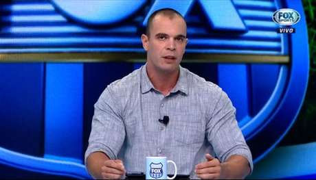 Mano é comentarista esportivo nos canais "Fox Sports" (Foto: Reprodução) Mano é comentarista esportivo nos canais "Fox Sports" (Foto: Reprodução)