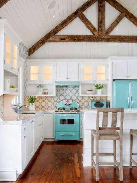 4. Cozinha moderna com fogão retrô azul – Via: Pinterest
