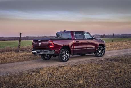 A FCA já deu todas as pistas de que o RAM 1500 está chegando: 