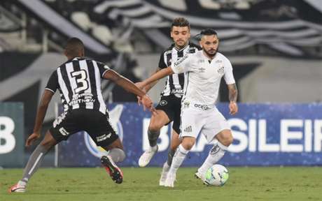 Botafogo e Santos ficaram no empate sem gols neste domingo (Foto: Twitter/Santos) Botafogo e Santos ficaram no empate sem gols neste domingo (Foto: Twitter/Santos)