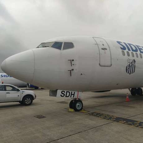 Avião fretado pelo Santos (Foto: Reprodução/Sideral) Avião fretado pelo Santos (Foto: Reprodução/Sideral)