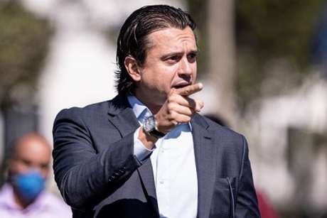 O presidente da Raposa, Sérgio Santos Rodrigues, disse que para quitar o débito com o Al Wahda, pode até ceder jogadores do time para os árabes-(Gustavo Aleixo/Cruzeiro) O presidente da Raposa, Sérgio Santos Rodrigues, disse que para quitar o débito com o Al Wahda, pode até ceder jogadores do time para os árabes-(Gustavo Aleixo/Cruzeiro)