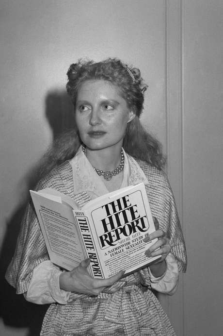 Seu primeiro livro, "The Hite Report", foi publicado em 1976 Seu primeiro livro, "The Hite Report", foi publicado em 1976
