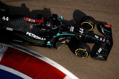 Lewis Hamilton liderou o terceiro treino livre na Rússia 