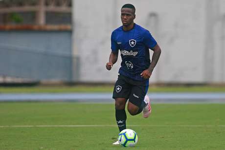 Lateral foi acusado de agredir a esposa na Espanha (Foto: Vitor Silva/Botafogo) Lateral foi acusado de agredir a esposa na Espanha (Foto: Vitor Silva/Botafogo)