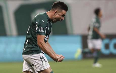 Willian comemora o gol que abriu a goleada do Palmeiras sobre o Bolívar, no Allianz Parque (Foto: AFP) Willian comemora o gol que abriu a goleada do Palmeiras sobre o Bolívar, no Allianz Parque (Foto: AFP)