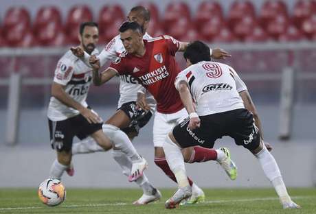 Tricolor bem que tentou, mas não foi o suficiente para segurar o River Plate (Foto: AFP) Tricolor bem que tentou, mas não foi o suficiente para segurar o River Plate (Foto: AFP)
