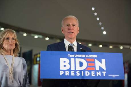 Joe Biden tenta voltar à Casa Branca após oito anos como vice de Obama Joe Biden tenta voltar à Casa Branca após oito anos como vice de Obama