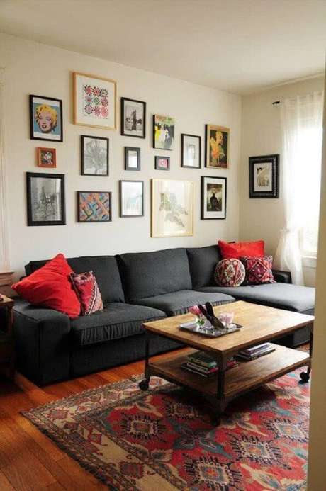2. O sofá 3 lugares com chaise é ideal para otimizar espaço em salas pequenas – Foto: Apartment Therapy 2. O sofá 3 lugares com chaise é ideal para otimizar espaço em salas pequenas – Foto: Apartment Therapy