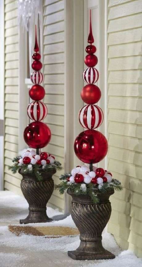 47. Decoração de natal para jardim externo para porta de entrada. Fonte: Pinterest 47. Decoração de natal para jardim externo para porta de entrada. Fonte: Pinterest