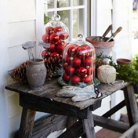 31. Reserve um cantinho especial para formar a decoração de natal para jardim externo. Fonte: Pinterest 31. Reserve um cantinho especial para formar a decoração de natal para jardim externo. Fonte: Pinterest