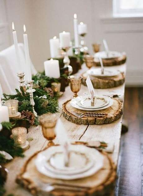 4. Enfeites de natal para mesa com decoração rústica com detalhes de madeira – Via: Pinterest