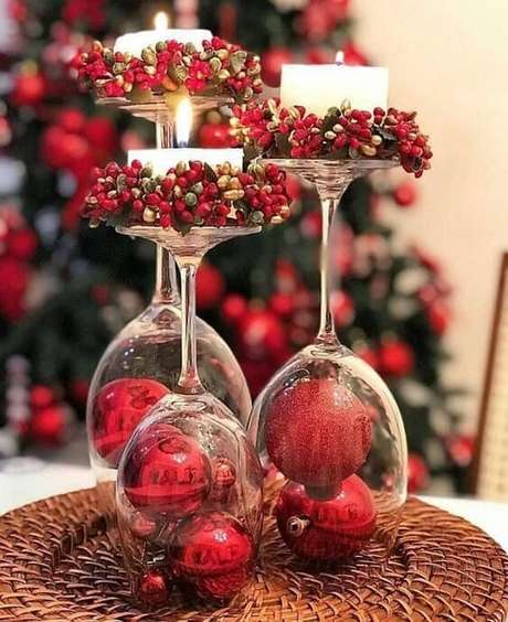 54. Enfeites de natal para mesa com talas e flores – Via: Pinterest