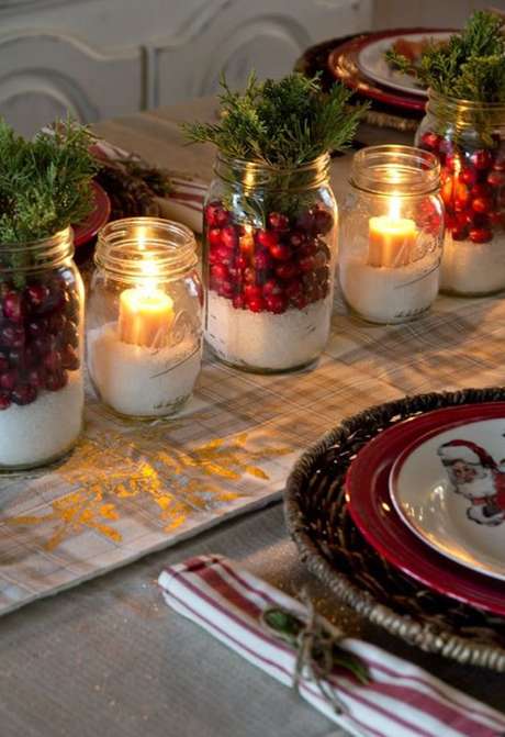 22. Enfeites de natal para mesa simples com velas e flores – Via: Pinterest