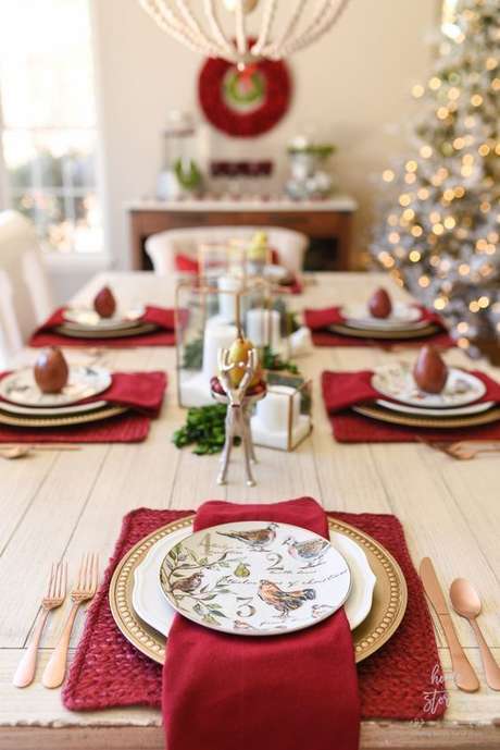 25. Enfeites de natal para mesa nas cores verde, branco e vermelho – Via: Pinterest