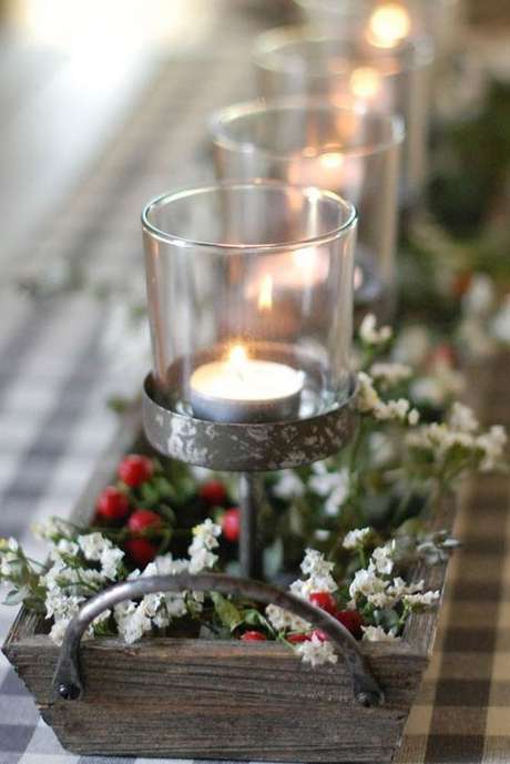 30. Monte lindos arranjos para enfeites de natal para mesa – Via: Pinterest