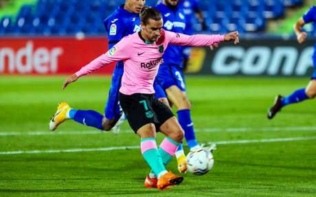 Griezmann isola uma das bolas lançadas por Messi, que esteve bem longe de ser brilhante (Foto: Divulgação) Griezmann isola uma das bolas lançadas por Messi, que esteve bem longe de ser brilhante (Foto: Divulgação)