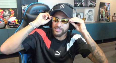 Neymar vazou telefone do amigo Richarlison em live(Reprodução/ Twitch Neymar) Neymar vazou telefone do amigo Richarlison em live(Reprodução/ Twitch Neymar)
