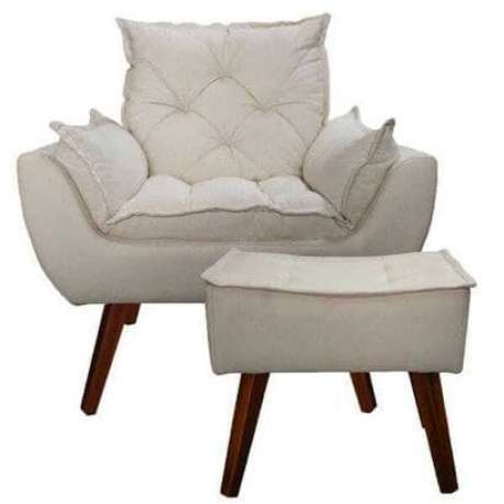 27. Poltrona opala com puff combinando – Via: Revista VD 27. Poltrona opala com puff combinando – Via: Revista VD