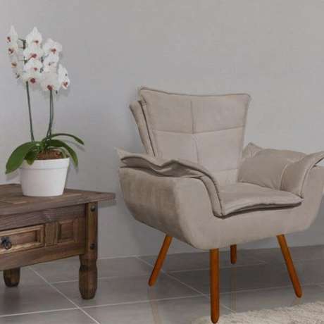 30. Sala de estar aconchegante com poltrona opala bege – Via: Pinterest 30. Sala de estar aconchegante com poltrona opala bege – Via: Pinterest