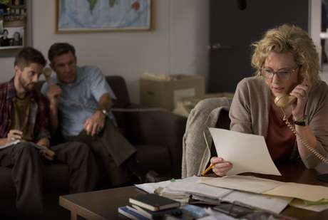 Cena do filme "Conspiração e poder" (2015), com Cate Blanchett e Robert Redford. Cena do filme "Conspiração e poder" (2015), com Cate Blanchett e Robert Redford.