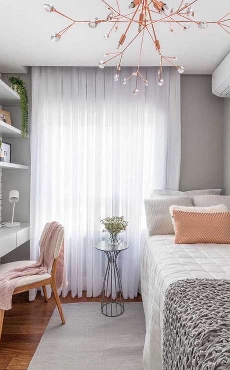 15. Decoração de quarto de solteiro feminino pequeno cinza e rosa – Foto: Pinterest 15. Decoração de quarto de solteiro feminino pequeno cinza e rosa – Foto: Pinterest