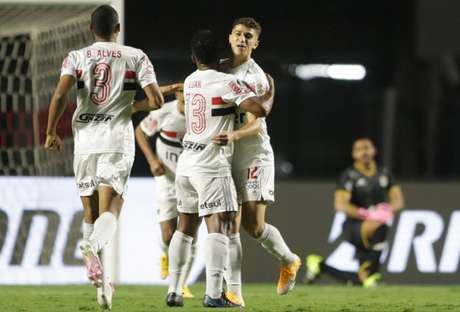 São Paulo goleia o Binacional-PER e se garante na Sula