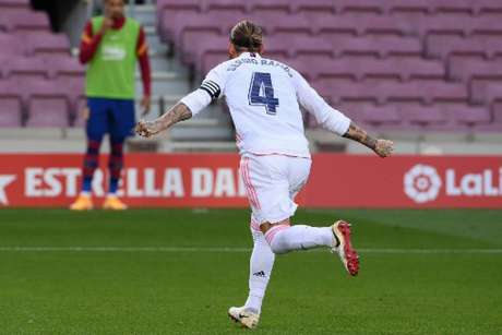 Sergio Ramos foi decisivo e garantiu vitória do Real Madrid contra o Barcelona (LLUIS GENE / AFP) Sergio Ramos foi decisivo e garantiu vitória do Real Madrid contra o Barcelona (LLUIS GENE / AFP)