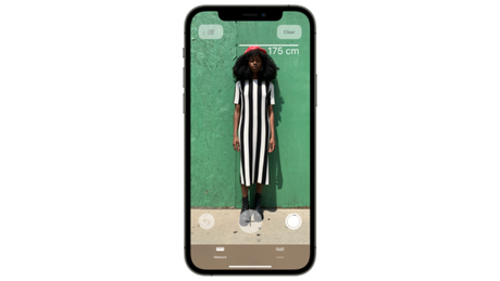 App Medida consegue dizer a altura das pessoas pelo iPhone com scanner LiDAR. (Imagem: Divulgação/Apple) App Medida consegue dizer a altura das pessoas pelo iPhone com scanner LiDAR. (Imagem: Divulgação/Apple)