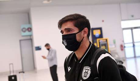 Português não conseguiu segurar as lágrimas em despedida da Grécia (Foto: Reprodução/Metrosport) Português não conseguiu segurar as lágrimas em despedida da Grécia (Foto: Reprodução/Metrosport)