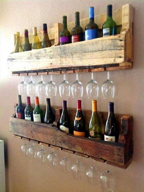 33. Dupla charmosa de prateleira de pallet para bar. Fonte: Pinterest