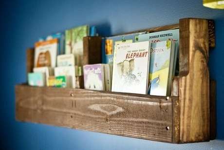 20. Modelo discreto de prateleira de pallet para livros. Fonte: Pinterest