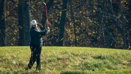 Trump passou horas jogando golfe em seu clube na Virgínia