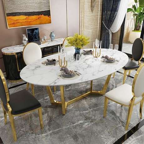 39. Mesa oval de mármore com detalhes em dourado – Via: Homary 39. Mesa oval de mármore com detalhes em dourado – Via: Homary
