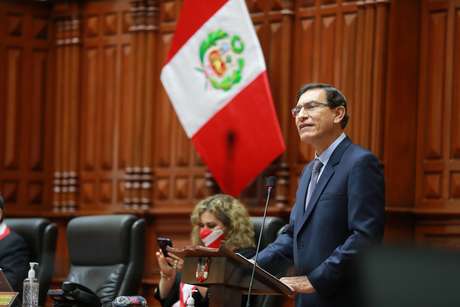 Presidente Do Peru Sofre Impeachment Acusado De Corrupcao